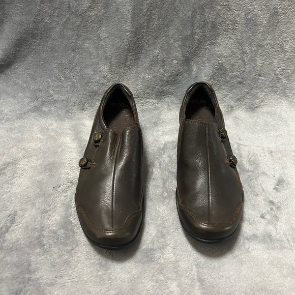 Women’s brown Taos Blend Leather Slip-Ons size size 6 - Picture 3 of 8